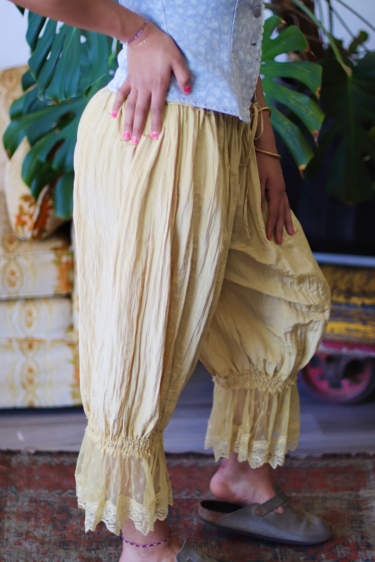 Sunshine Lace Trim Barrel Cropped Pants