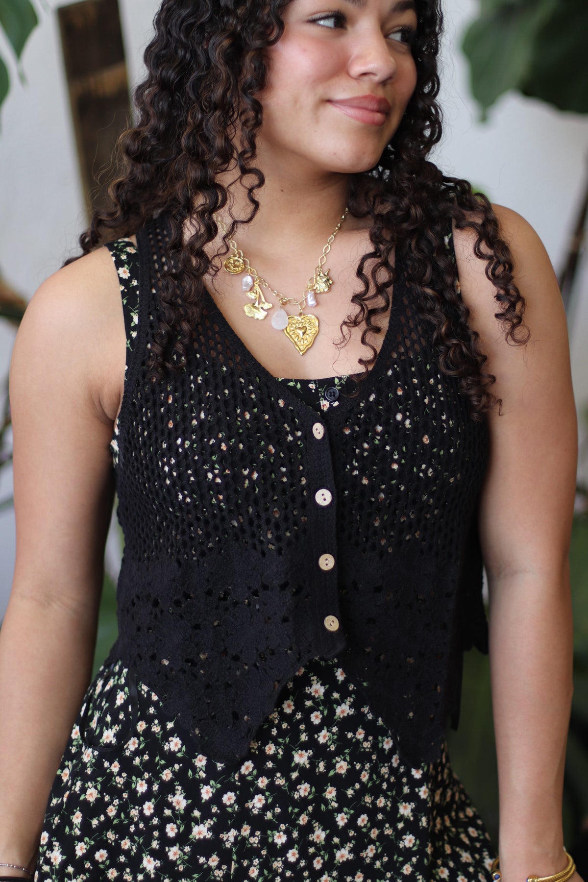 Floral Hem Detail Crochet Knit Vest Black