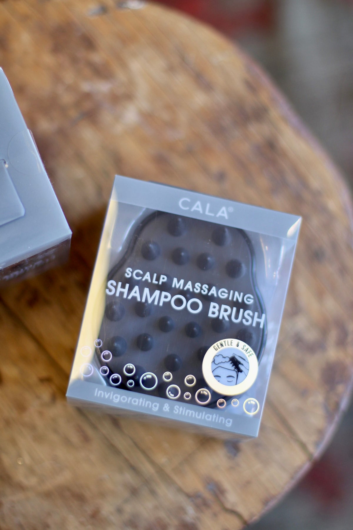 Black Scalp Massaging Shampoo Brush