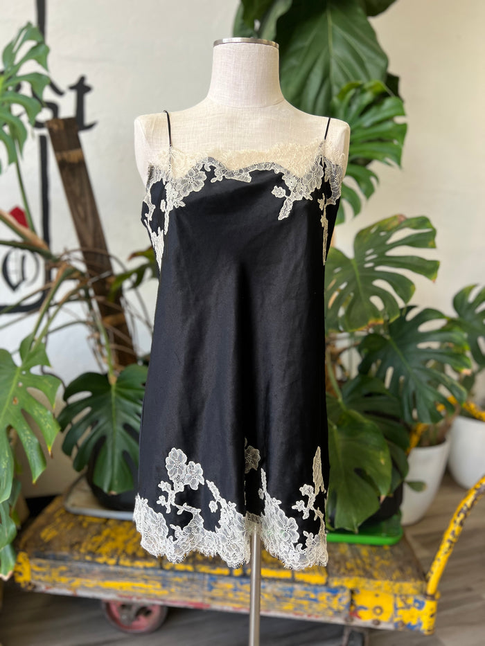 Vault | VS Lace Black Slip XL