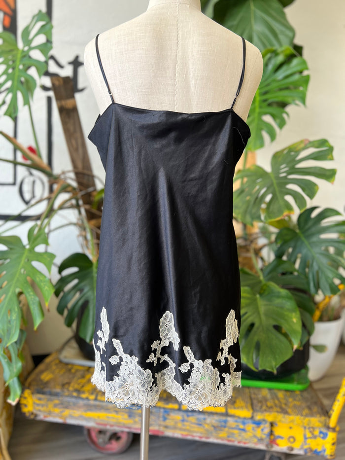 Vault | VS Lace Black Slip XL