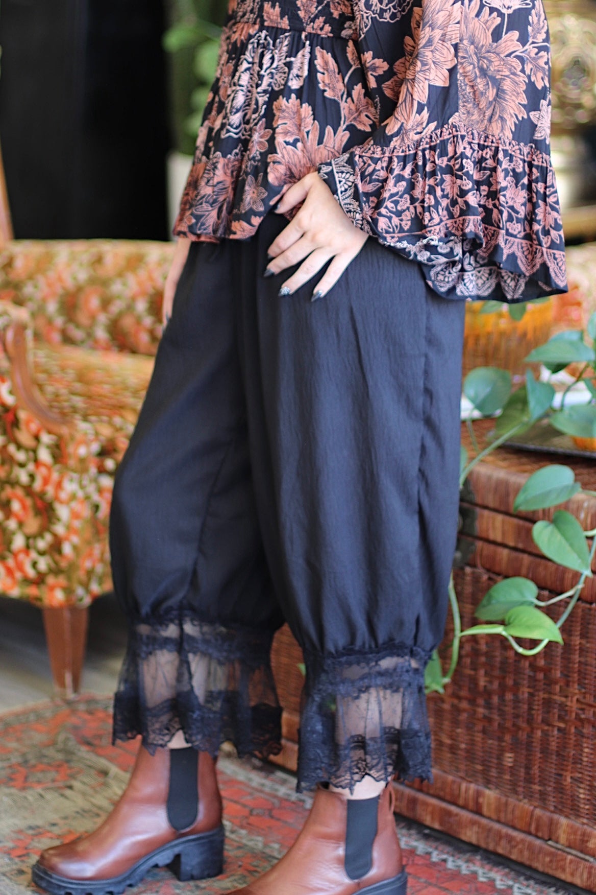 Autumn Groove Lace Hem Black Bloomer Pants