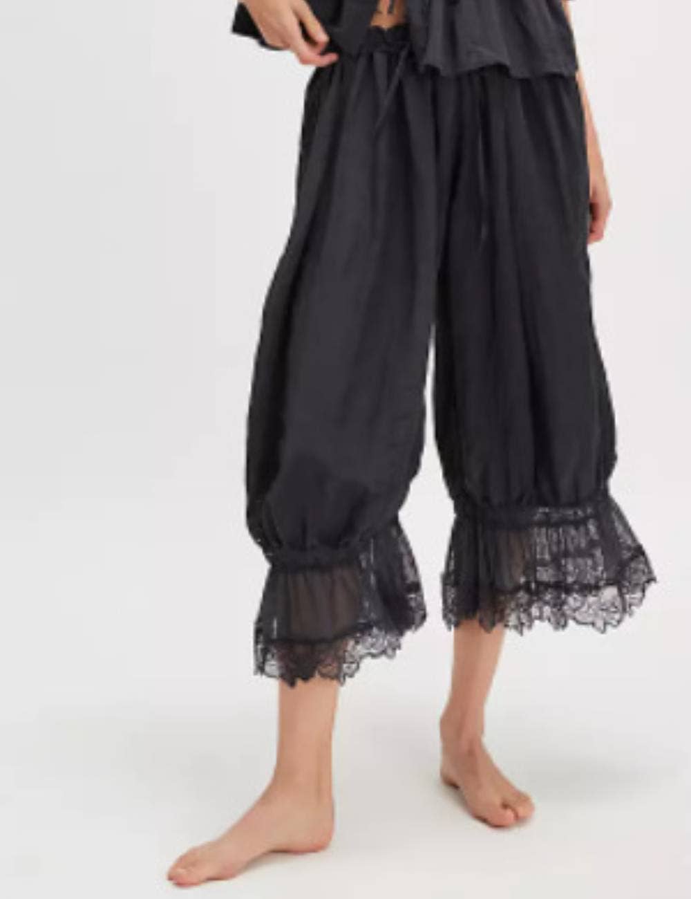Autumn Groove Lace Hem Black Bloomer Pants